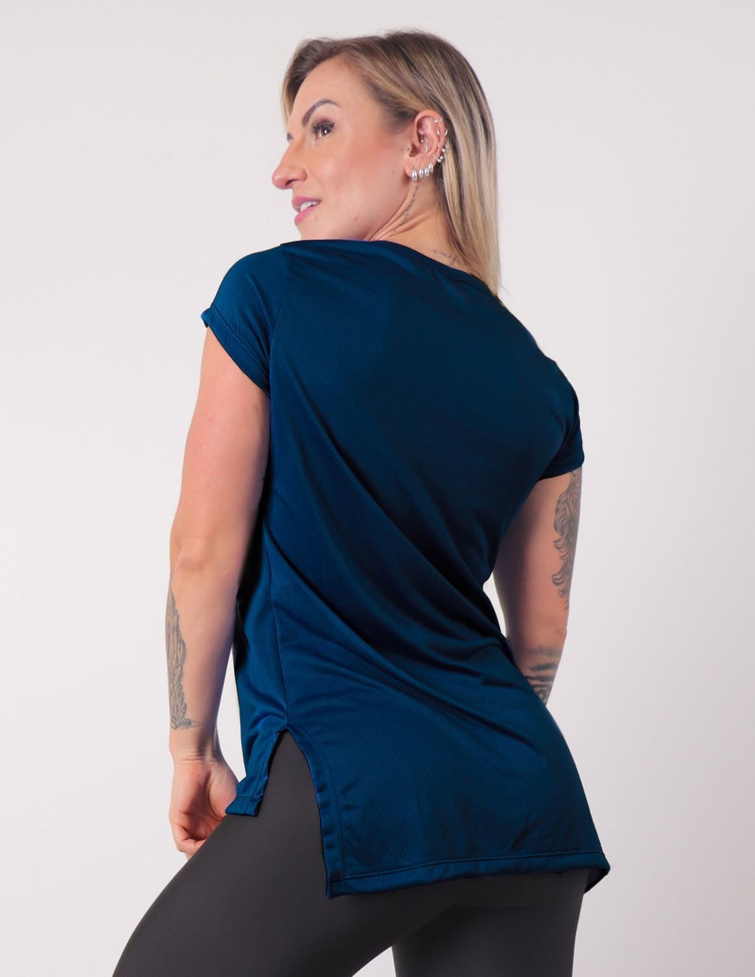Blusa Feminina em Dry Fit Alongada com Manguinhas Azul Marinho | Ref: 4.4.4461-18