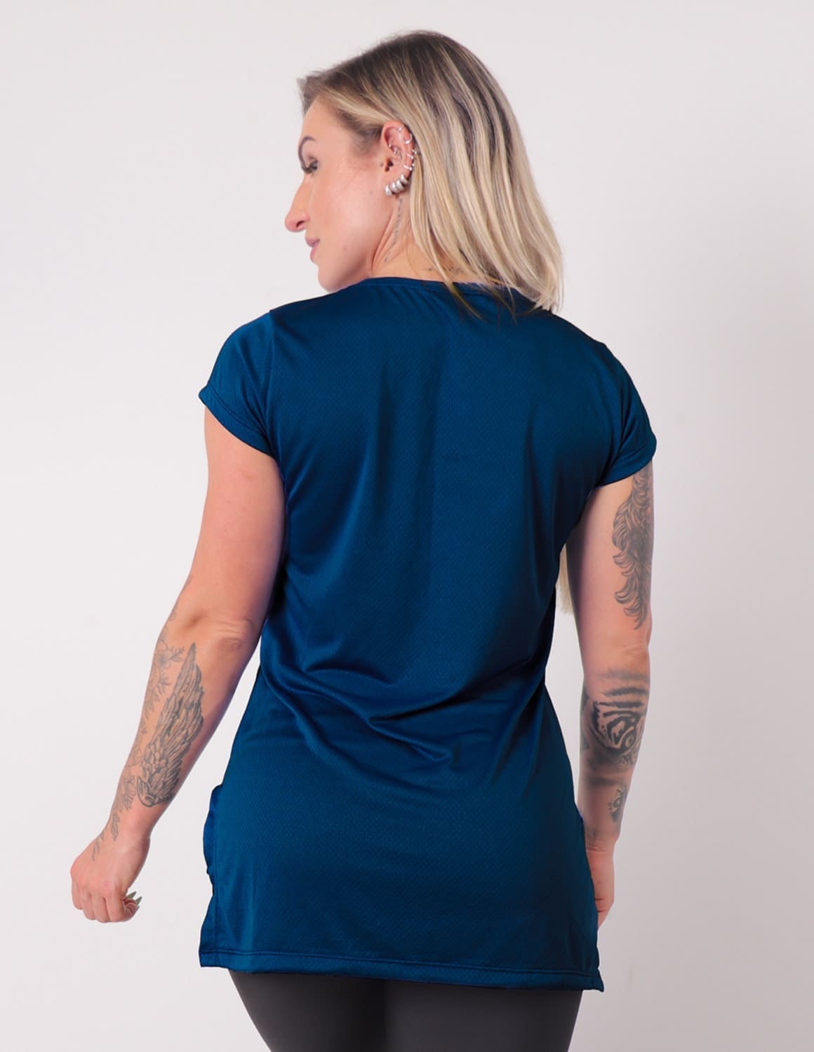 Blusa Feminina em Dry Fit Alongada com Manguinhas Azul Marinho | Ref: 4.4.4461-18