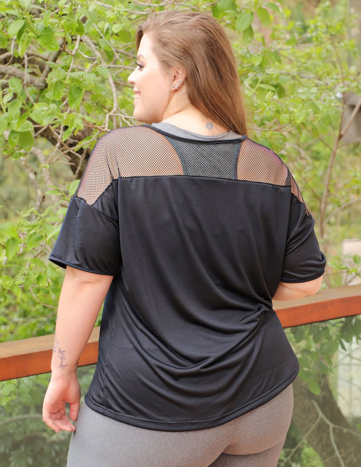 Blusa Preta Plus Size em Dry Fit com Recorte de Tela | Ref: 4.4.4143-0101