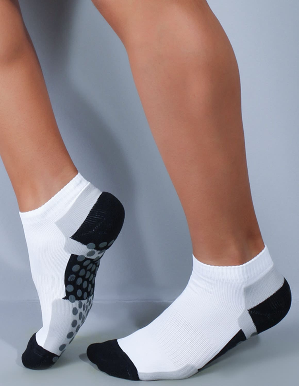 Sapatilha Fechada para Pilates com Anti Derrapante | Ref: 5.5.6005-0201-33 A 39-BRANCO-02-PRETO-01