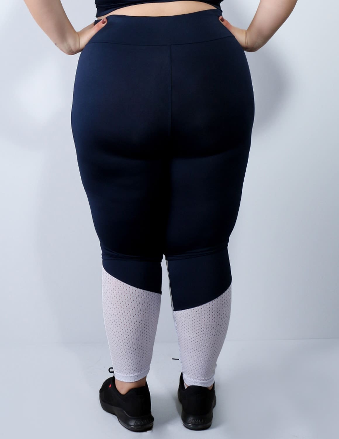Calça Plus Size Azul Marinho com Cirrê Prata e Tela Branca | Ref: 4.4.4136-1845