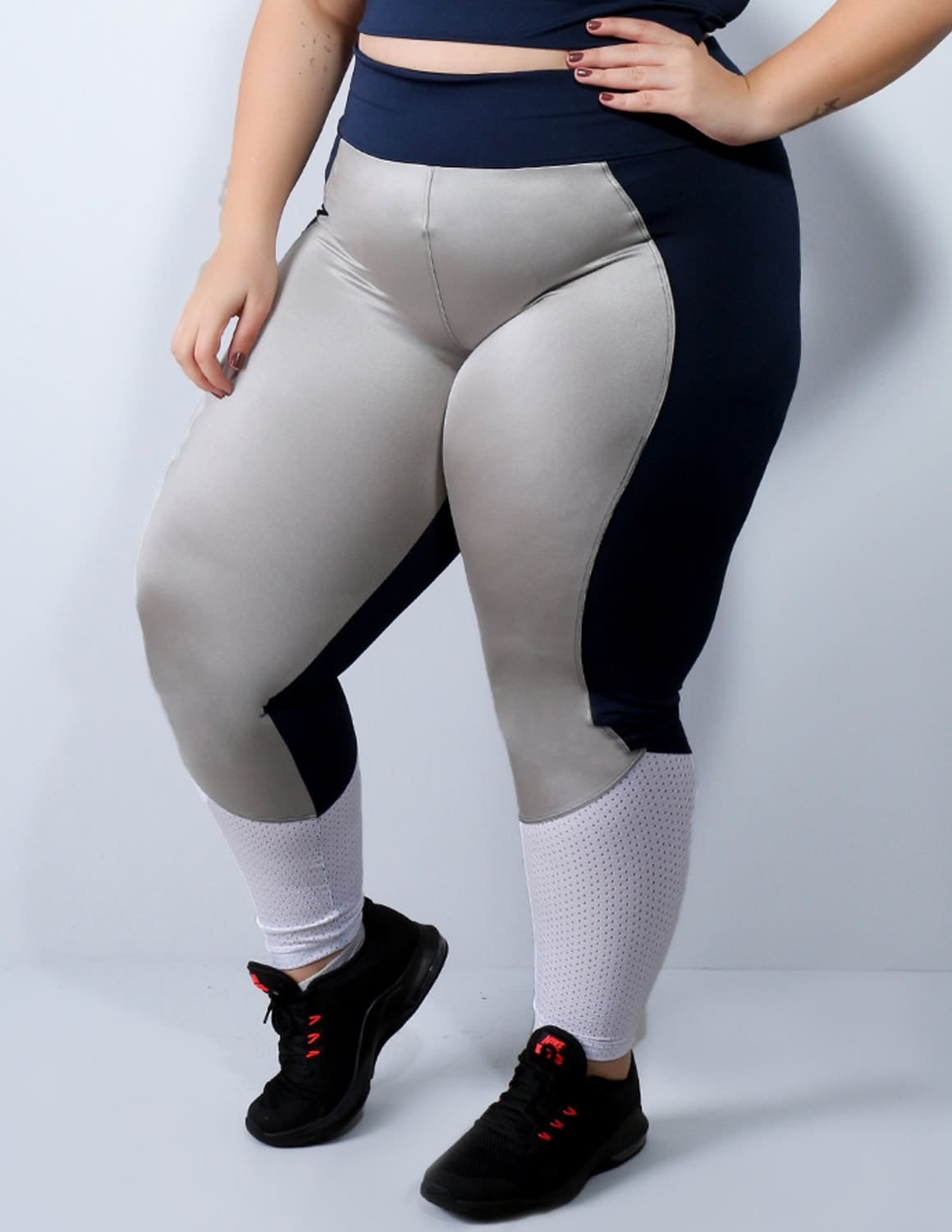 Calça Plus Size Azul Marinho com Cirrê Prata e Tela Branca | Ref: 4.4.4136-1845