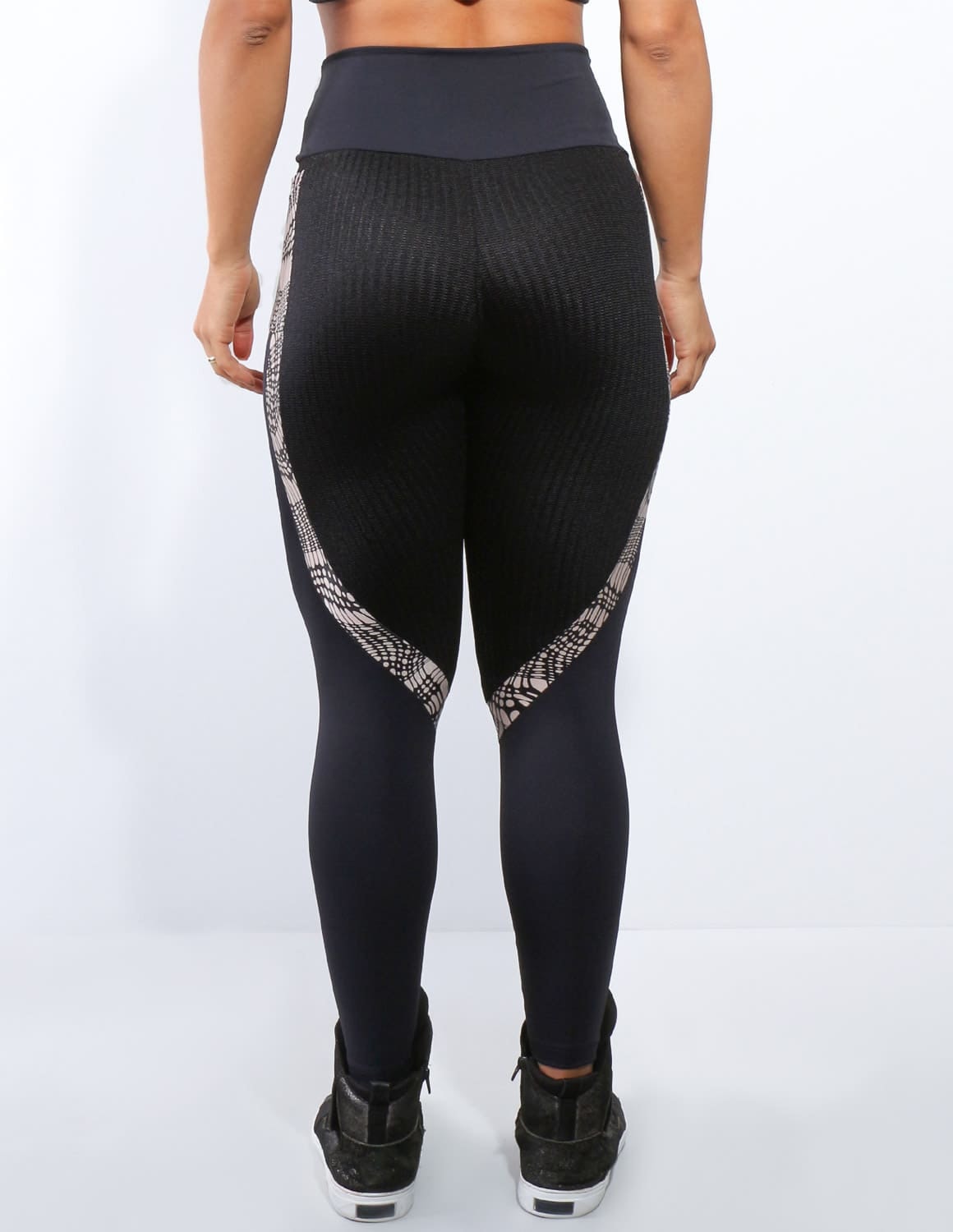 Calça Legging em Poliamida Preta com Cirrê Estampado e Recorte Texturizado | Ref: 3.3.2354-1389