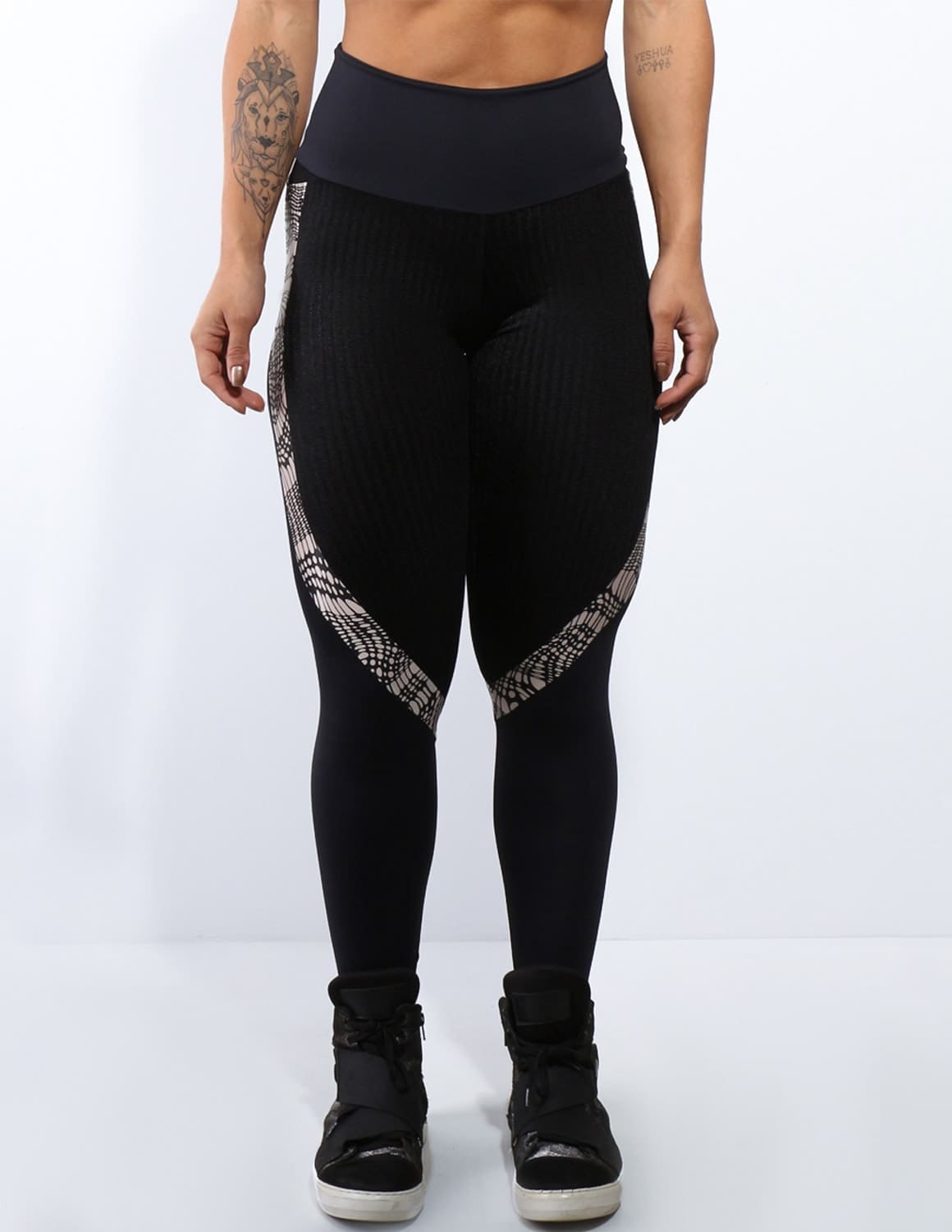 Calça Legging em Poliamida Preta com Cirrê Estampado e Recorte Texturizado | Ref: 3.3.2354-1389