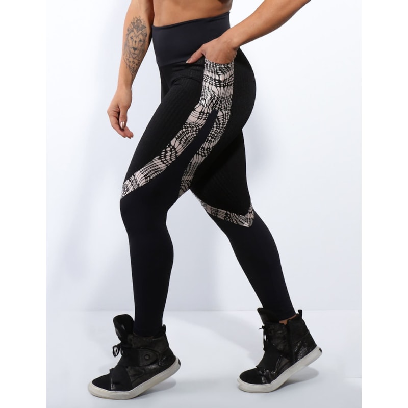 Calça Legging em Poliamida Preta com Cirrê Estampado e Recorte Texturizado | Ref: 3.3.2354-1389