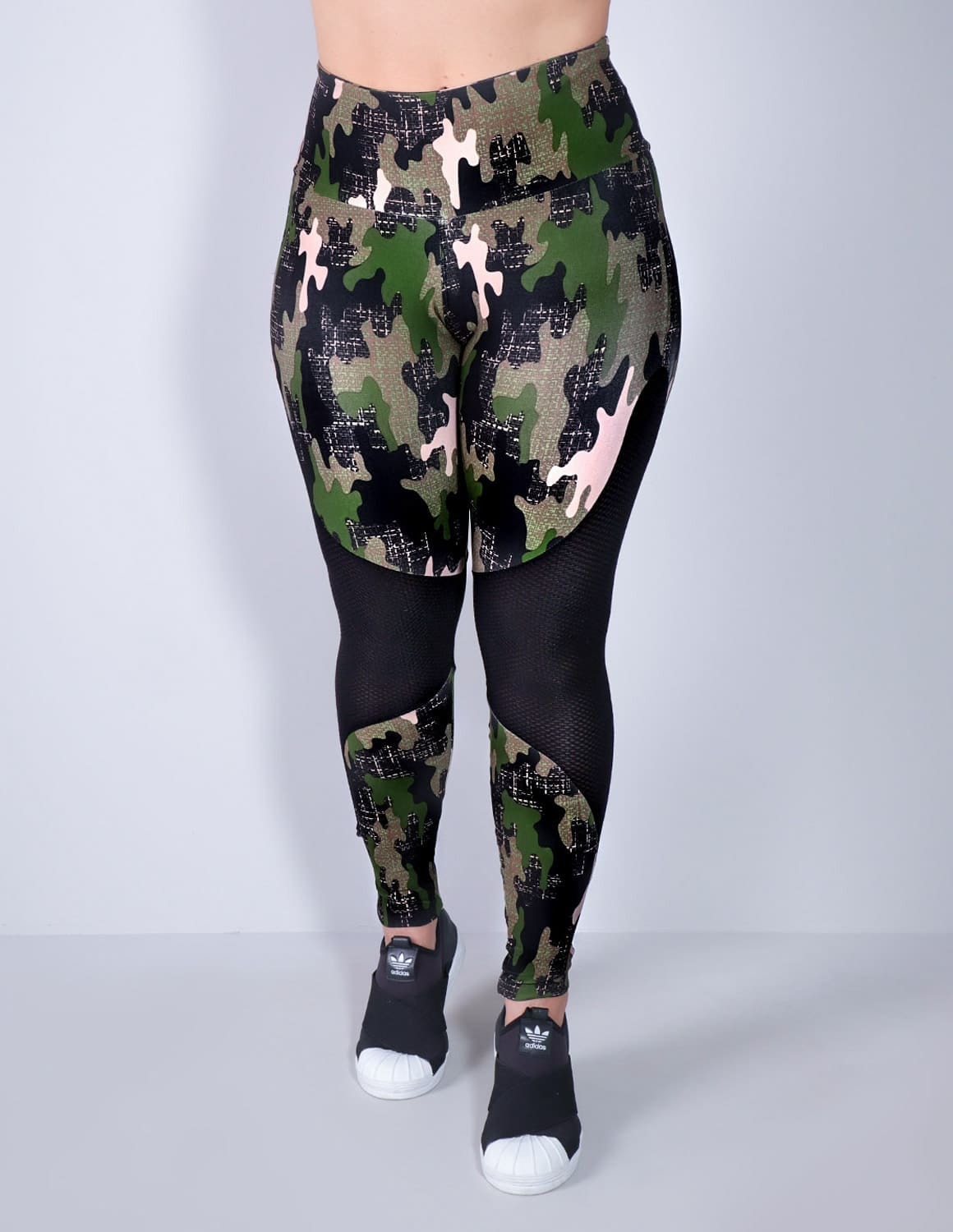Calça Legging Camuflada com Recortes de Tela | Ref: 4.4.4282-3158
