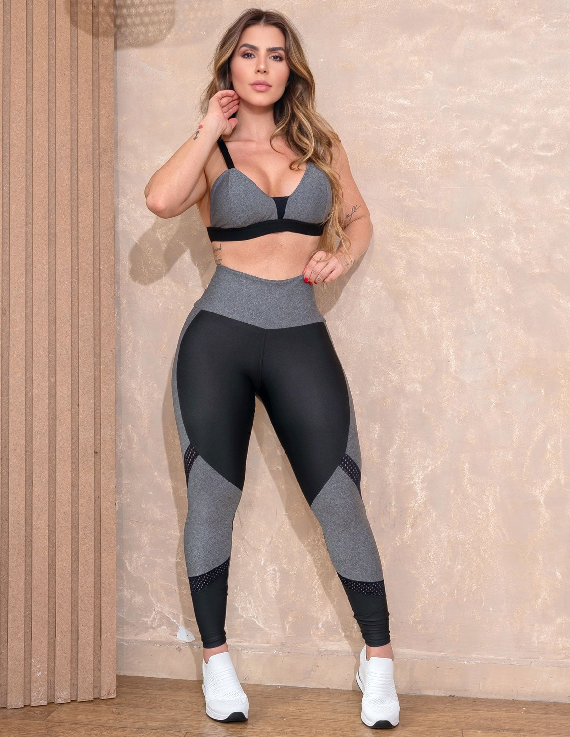 Calça Fitness Feminina com Recortes em Tela | Ref: 4.4.4411-0301