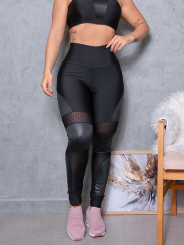 Calça Punho Fitness Preta com Recortes em Tela e Cirrê | Ref: 3.3.2607-01