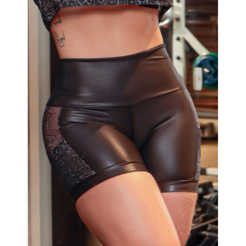 Short Fitness em Cirrê com Bolso nas Laterais e Recortes em Tela Preta Brilhosa | Ref: 3.3.2612-01