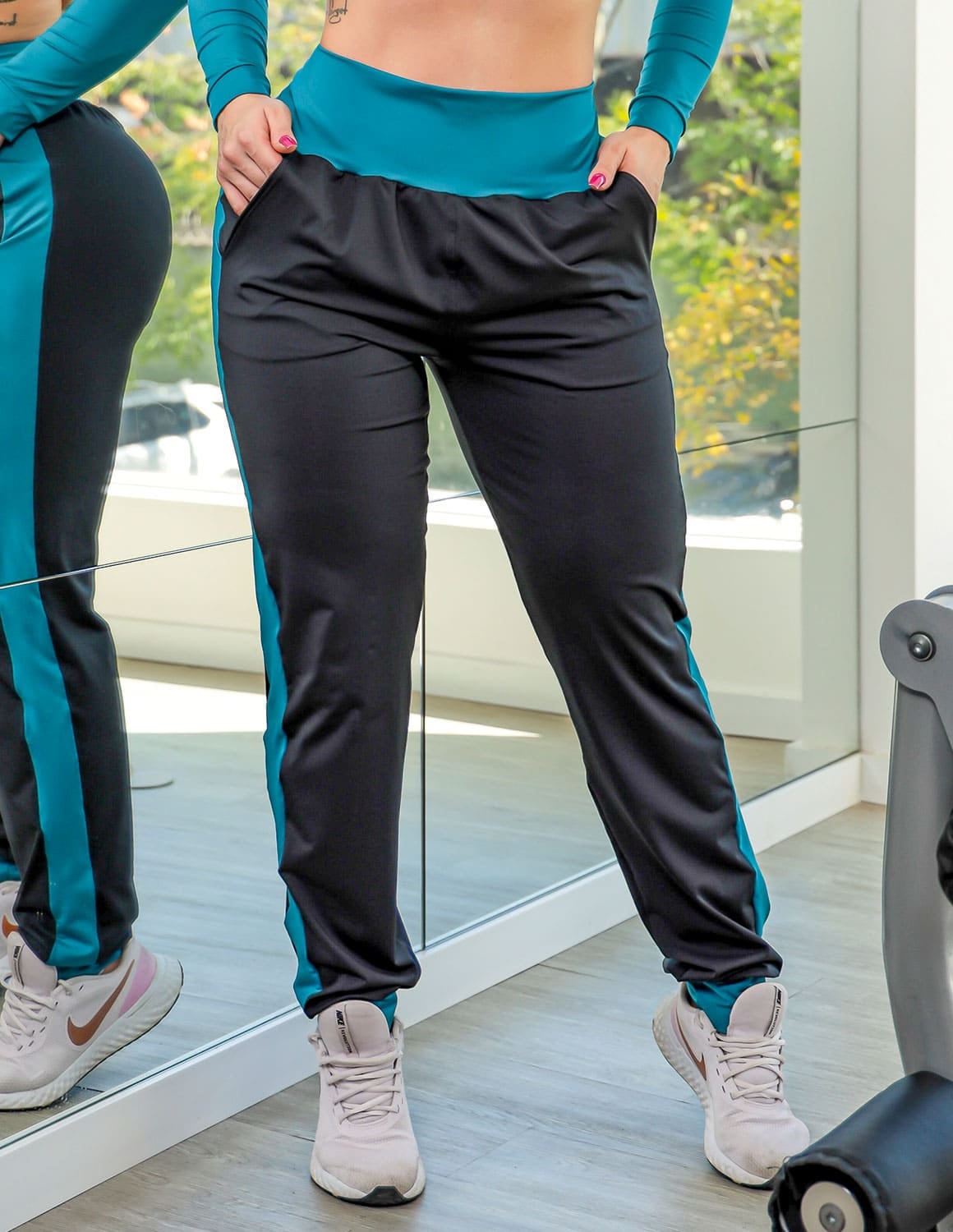 Conjunto Feminino com Cropped Manga Longa e Calça Jogger | Ref: 8.8.0217-0131