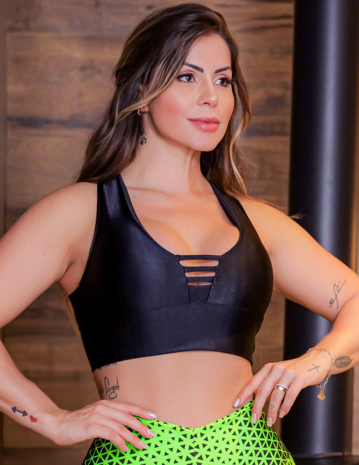 Conjunto Feminino Academia Short Estampado e Top com Bojo