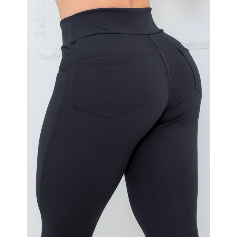 Calça Feminina em Crepe de Alfaiataria com Bolsos