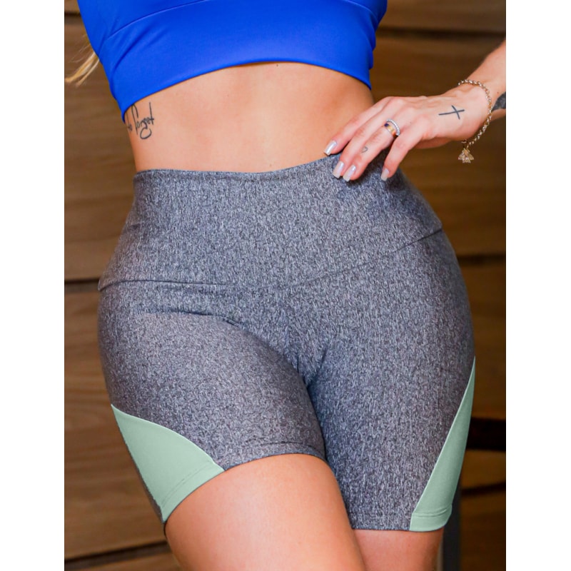 Shorts Curto Feminino Fitness com Recortes nas Laterais