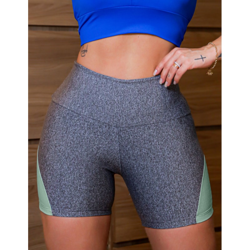 Shorts Curto Feminino Fitness com Recortes nas Laterais