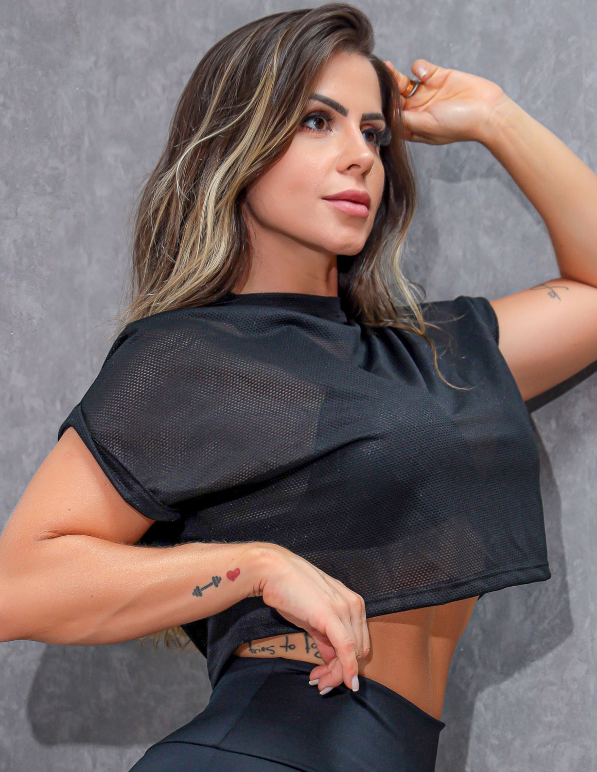 Cropped Camiseta Feminina Manga Curta Fitness em Tela