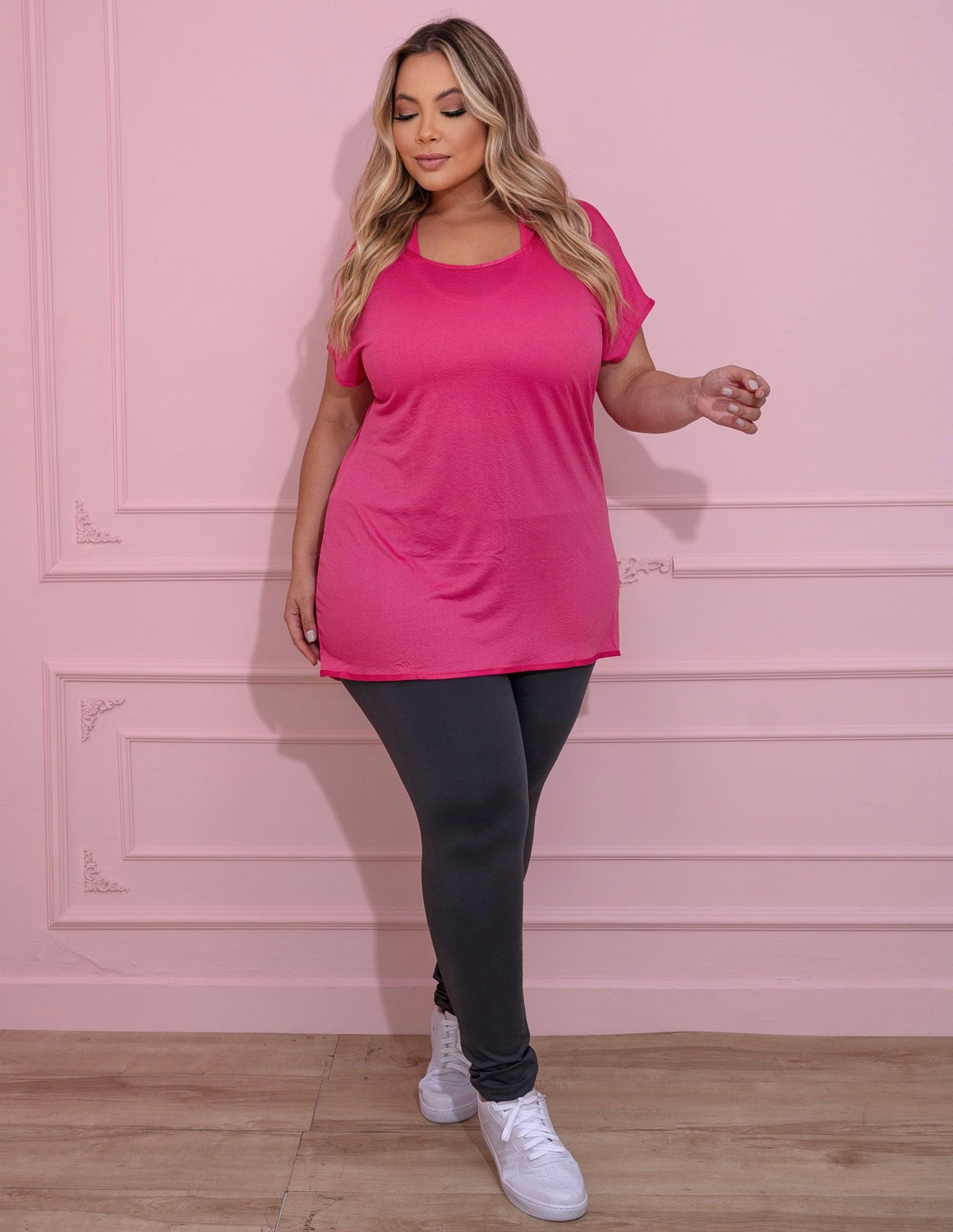 Camiseta Feminina Fitness Plus Size para Academia em Dry Fit Furadinho