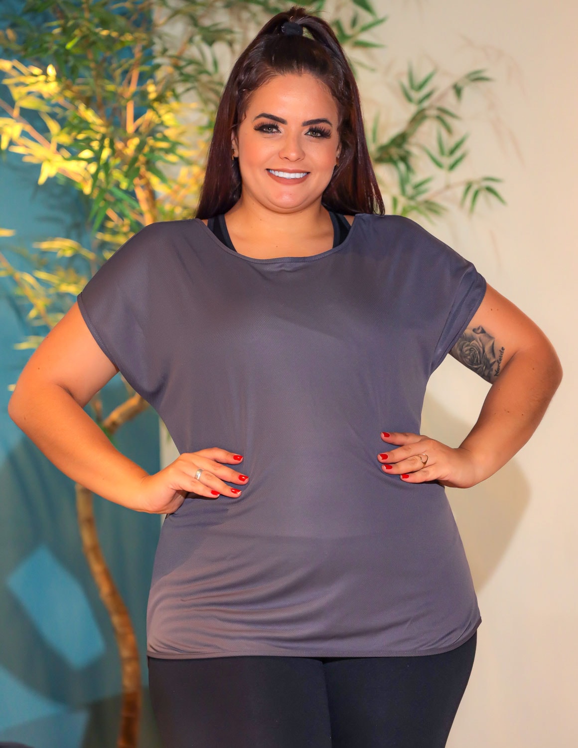 Camiseta Plus Size Feminina Esportiva  em Dry Fit Furadinho