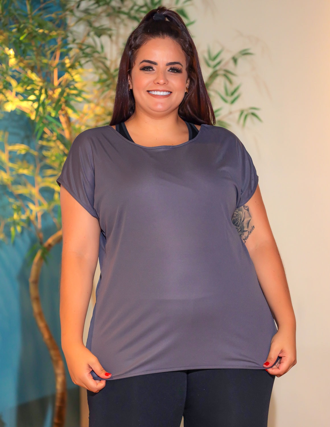 Camiseta Plus Size Feminina Esportiva  em Dry Fit Furadinho