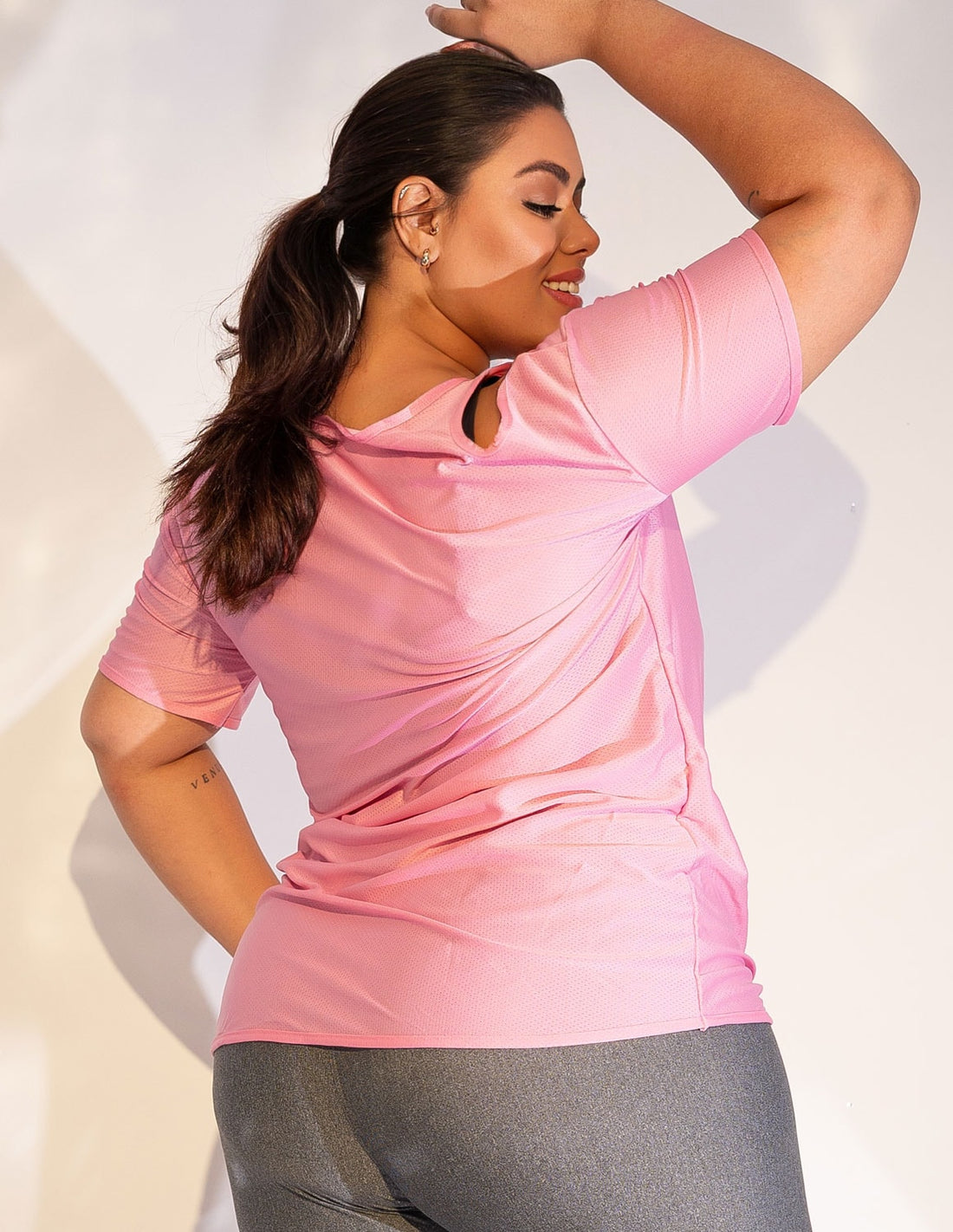 Camisa Esportiva Feminina Plus Size em Dry Fit Seca Rápido
