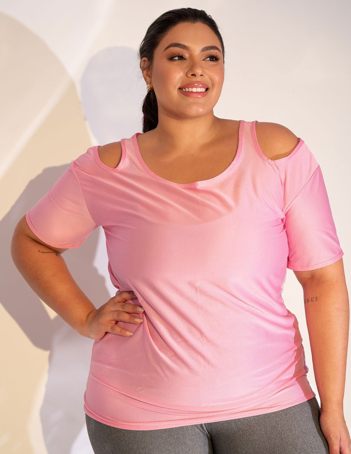 Camisa Esportiva Feminina Plus Size em Dry Fit Seca Rápido