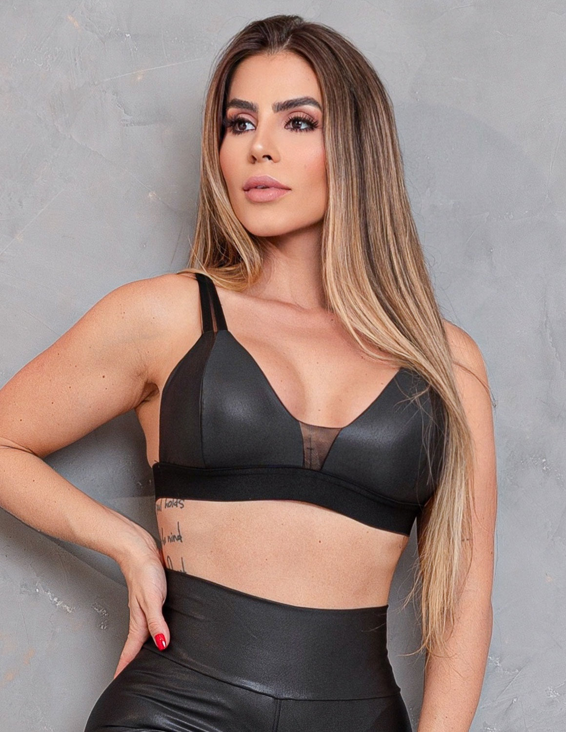 Top Feminino de Cirrê e Alcinhas com Bojo Removível