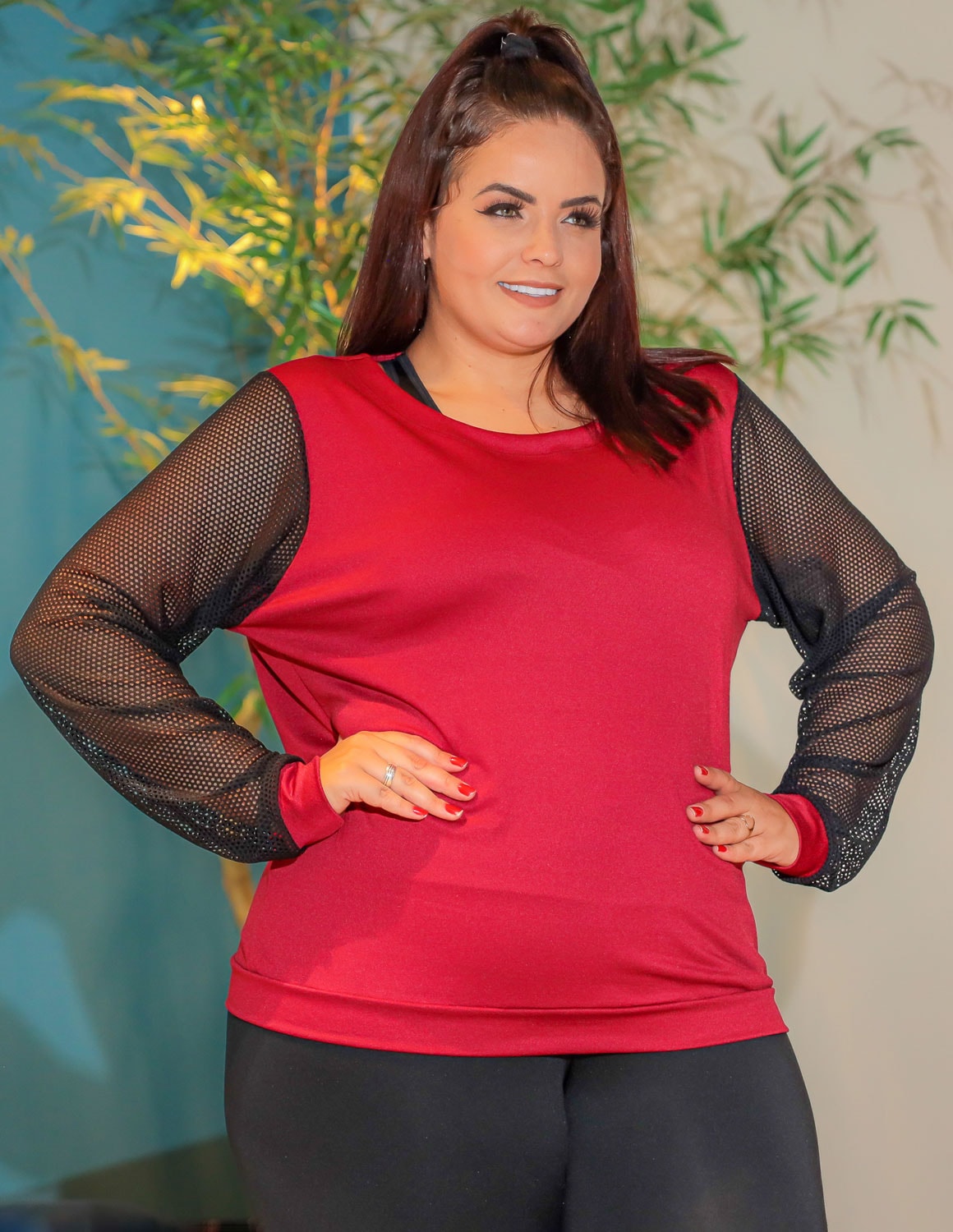 Blusa em Crepe de Alfaiataria Feminina Plus Size Manga Longa em Tela
