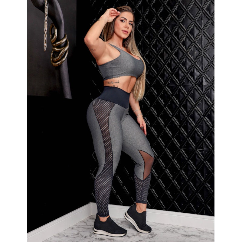 Conjunto Feminino para Academia com Cropped com Bojo e Calça com Tela de Poliamida