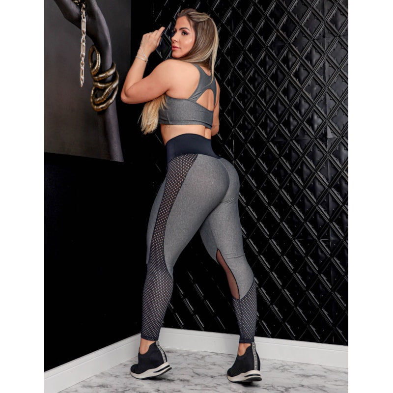 Conjunto Feminino para Academia com Cropped com Bojo e Calça com Tela de Poliamida