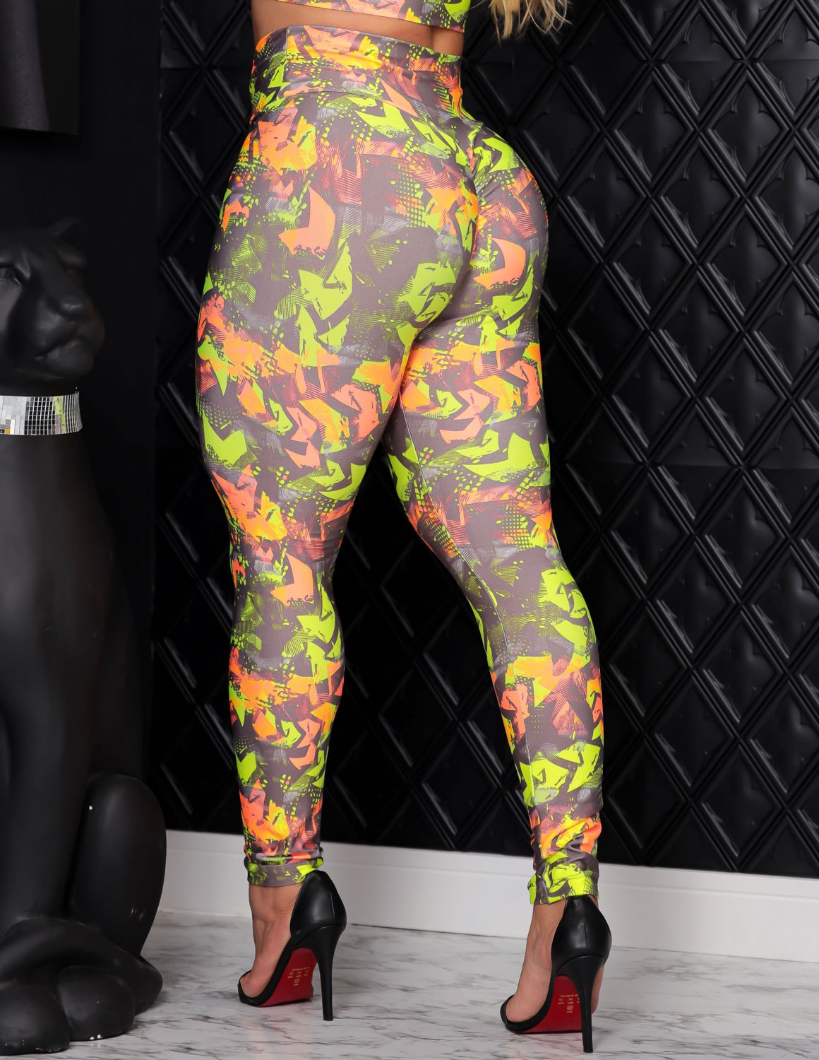 Conjunto Esportivo Empina Bumbum Estampado com Calça e Cropped com Bojo