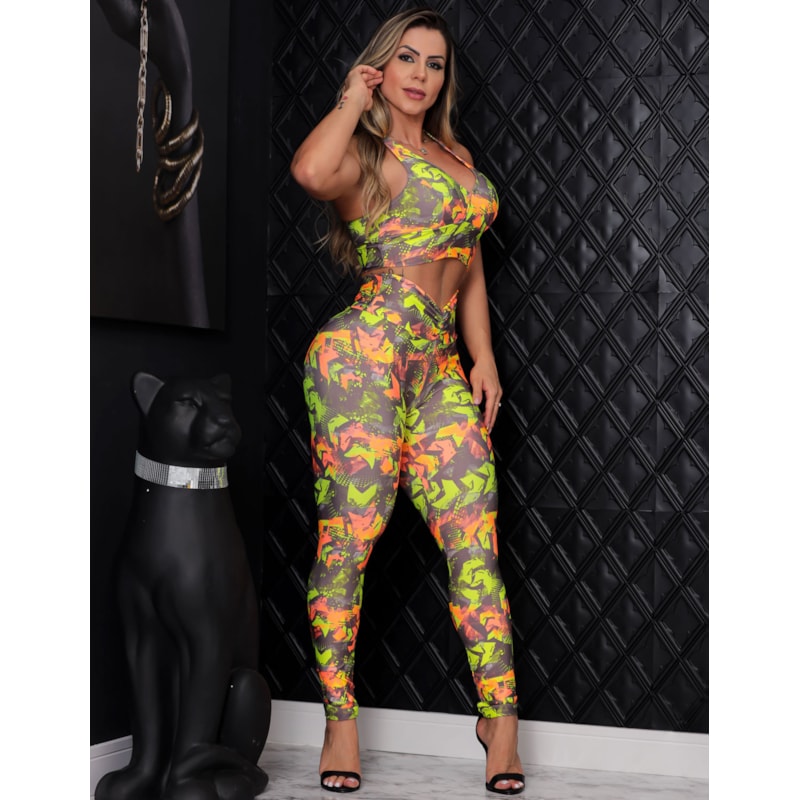 Conjunto Esportivo Empina Bumbum Estampado com Calça e Cropped com Bojo