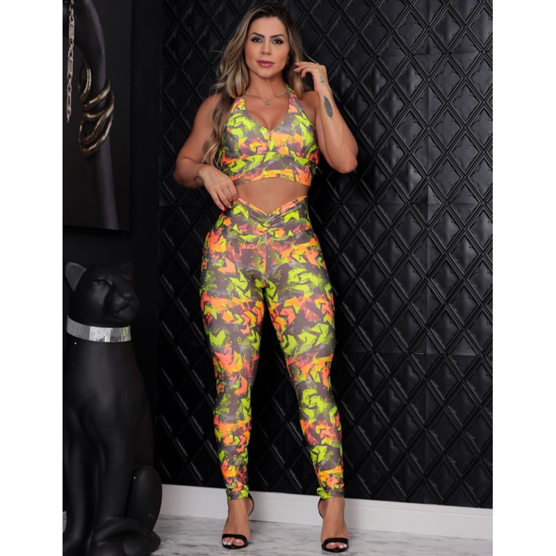 Conjunto Esportivo Empina Bumbum Estampado com Calça e Cropped com Bojo