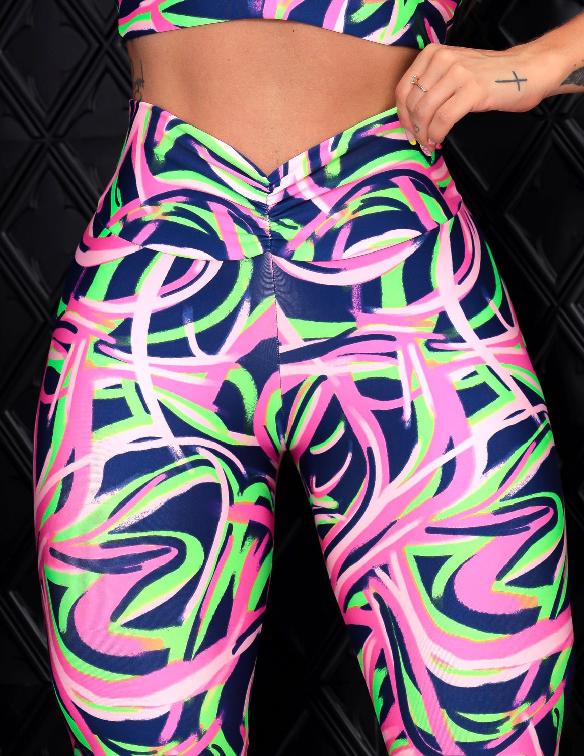 Conjunto Para Academia Calça Levanta Bumbum e Cropped Fitness com Bojo