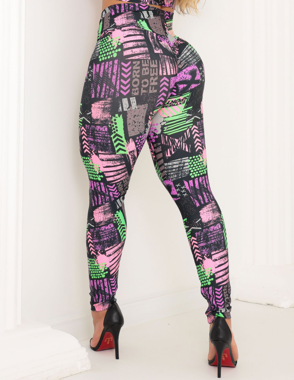 Conjunto Para Academia com Calça Legging Empina Bumbum e Cropped com Bojo Removível