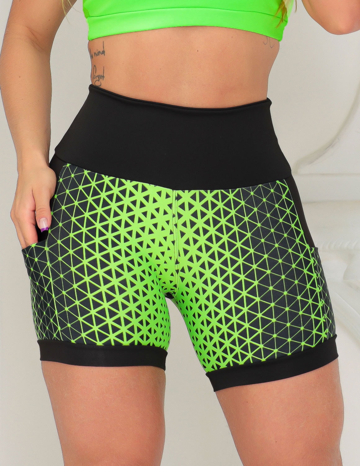 Shortinho Feminino Academia Fitness Estampado Cós Alto e Bolsos