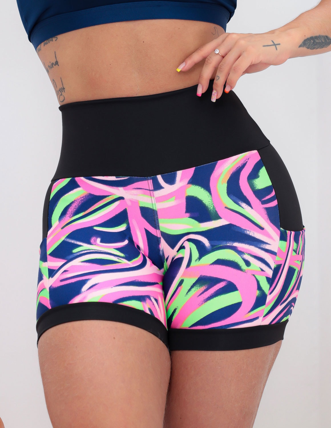 Shortinho Feminino Academia Fitness Estampado Cós Alto e Bolsos