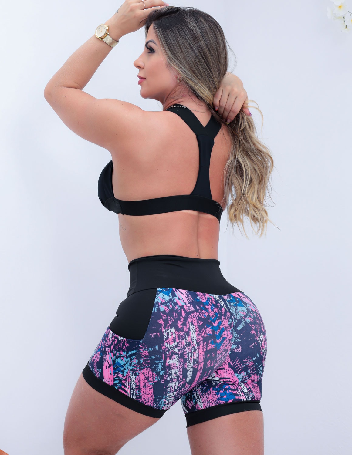 Conjunto Fitness Feminino Short Estampado com Bolsos e Top para Academia