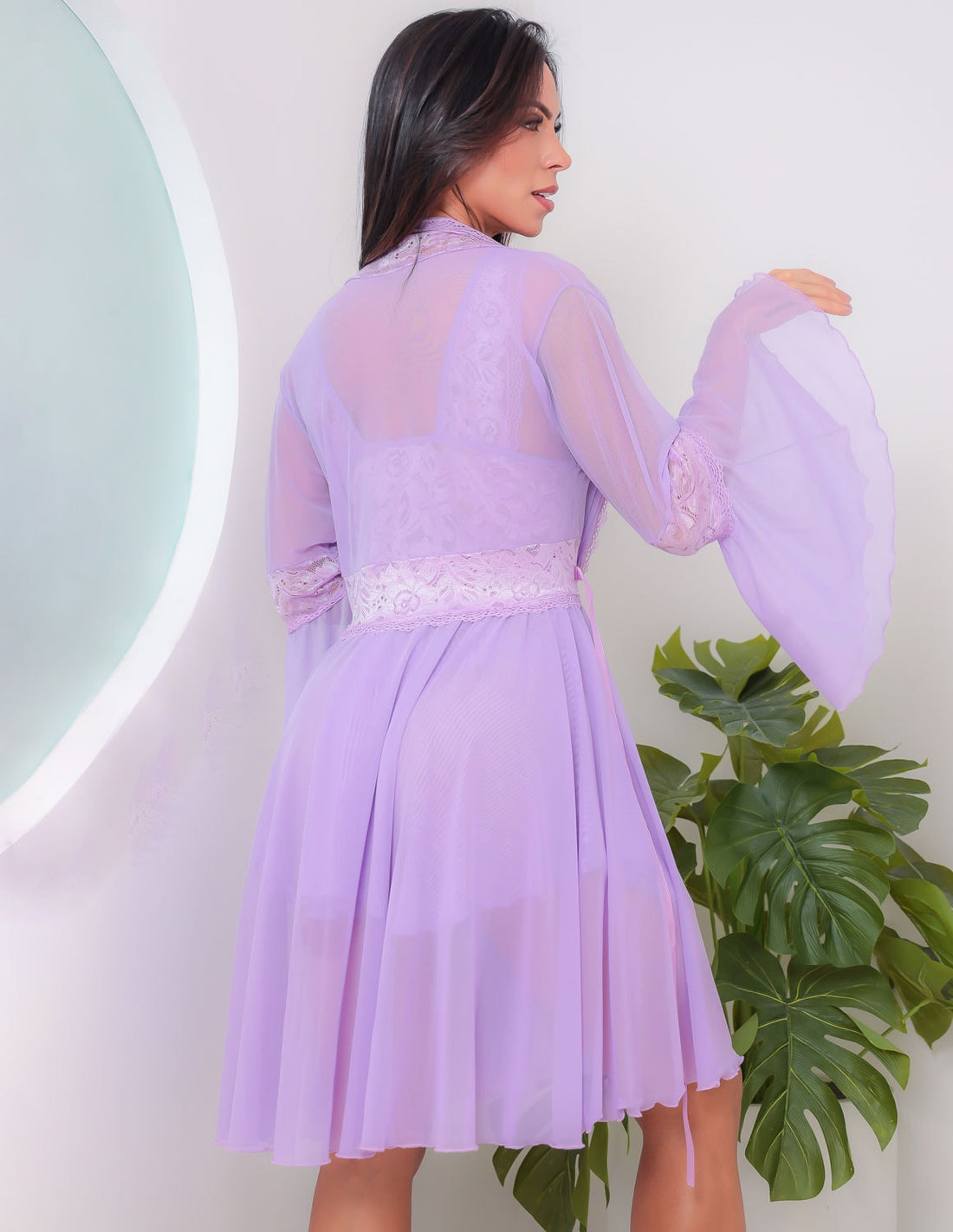 Look Feminino Sensual de Camisola Com Calcinha e Robe de Tule e Renda
