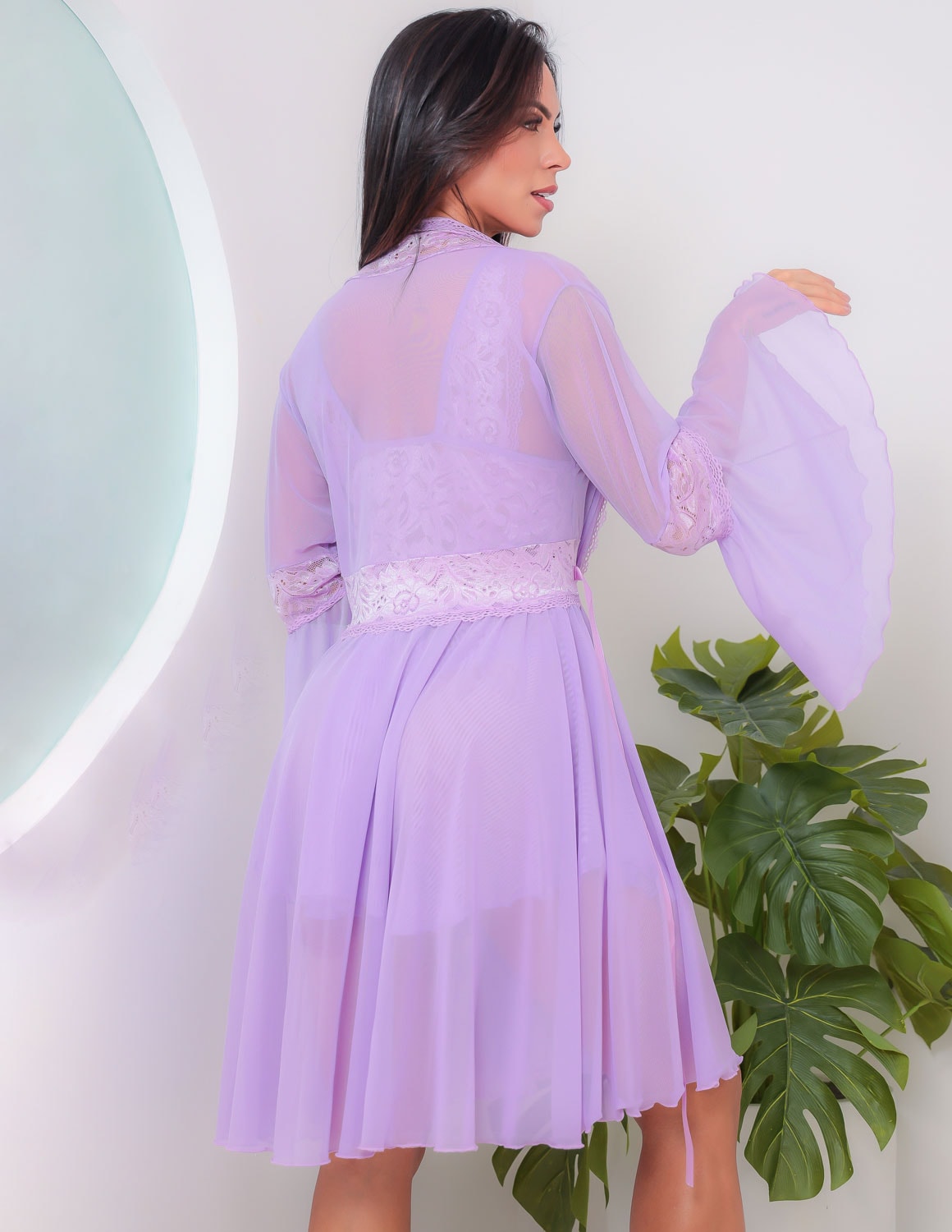 Look Feminino Sensual de Camisola Com Calcinha e Robe de Tule e Renda
