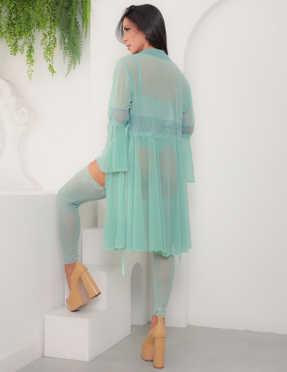 Conjunto Sensual Feminino Completo com Espartilho e Robe em Renda e Tule