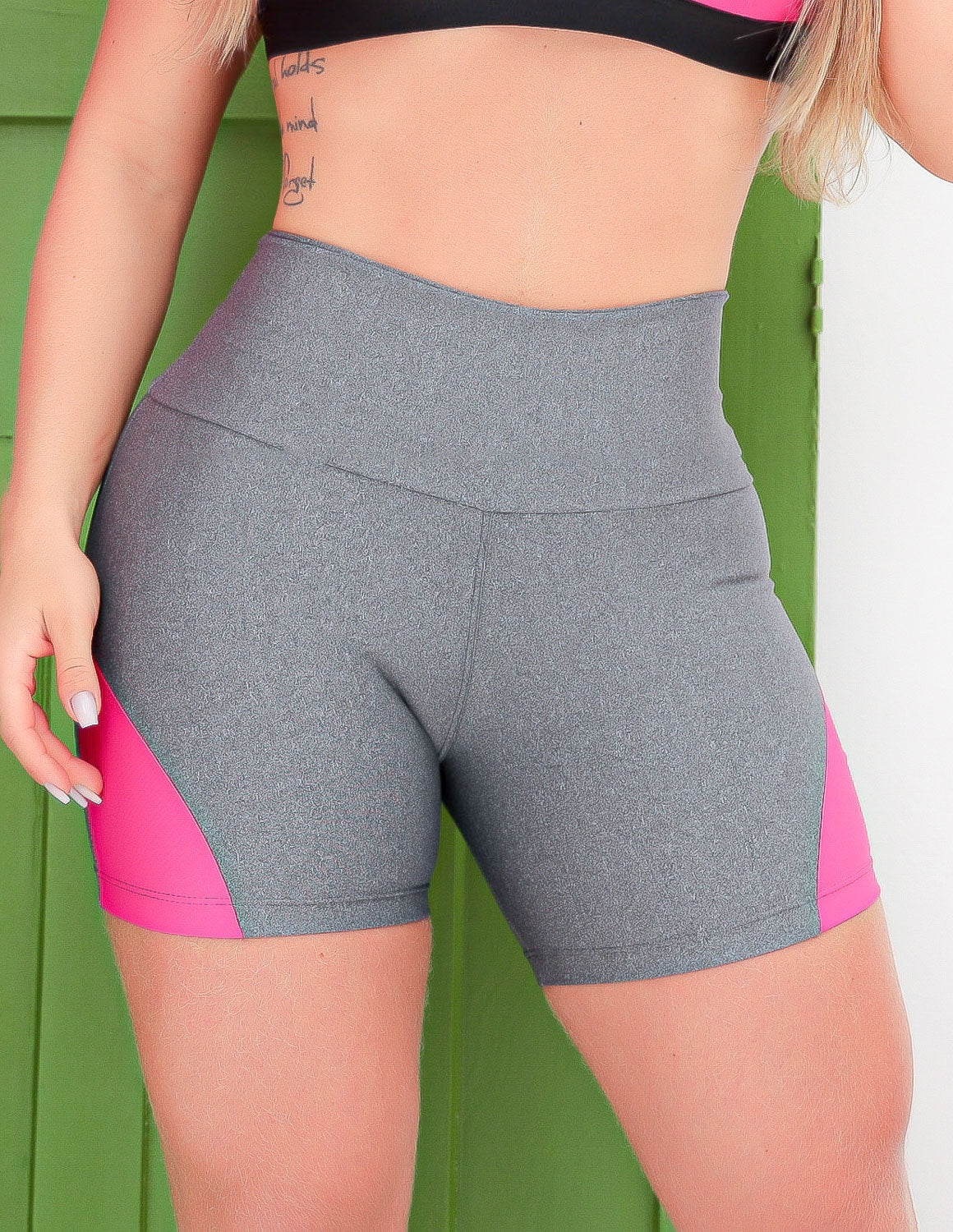 Short Fitness Feminino com Recortes Laterais para Academia