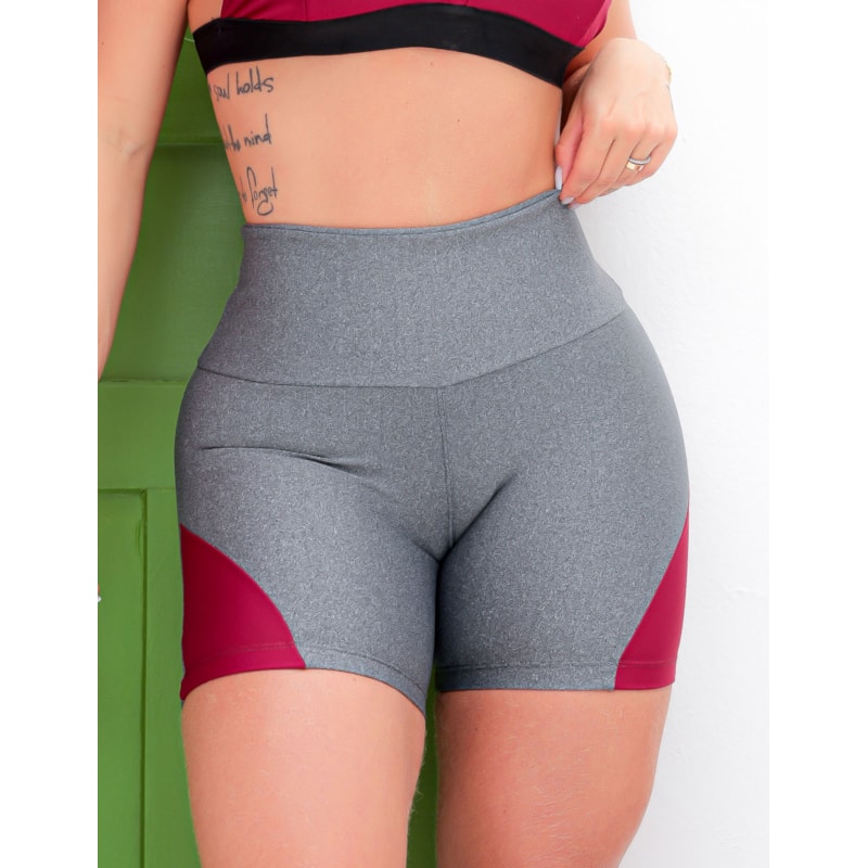 Shortinho de Ginástica Fitness para Mulheres com Recortes Laterais