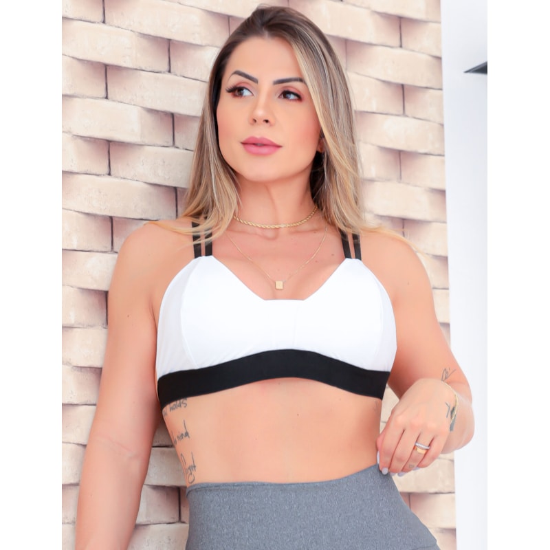 Conjunto Feminino para Academia Top com Bojo e Shortinho com Recortes nas Laterais
