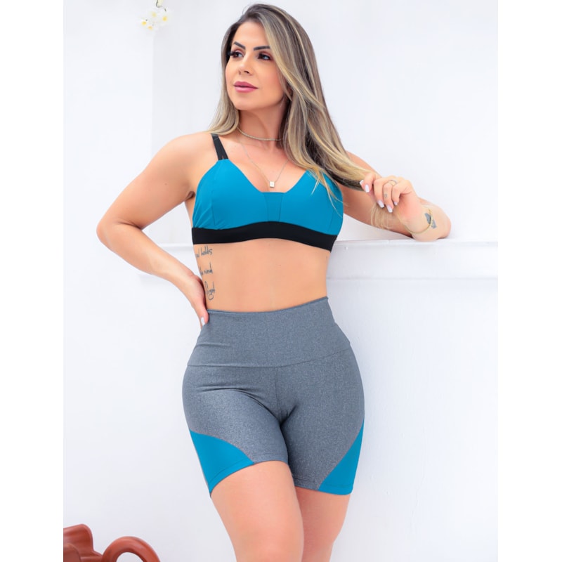 Conjunto Feminino Esportivo Short com Recortes nas Laterais e Top com Bojo Removível