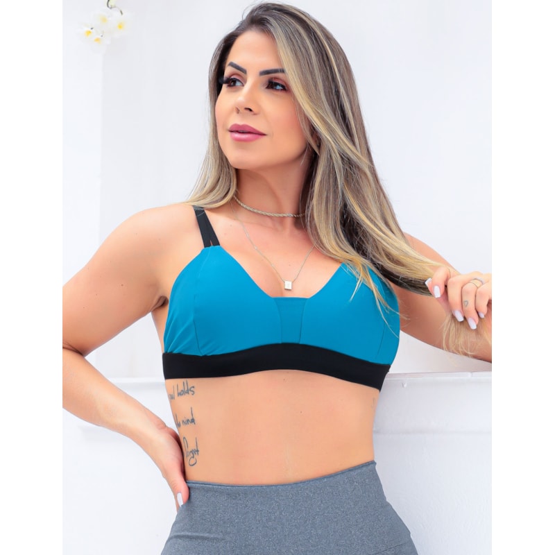 Conjunto Feminino Esportivo Short com Recortes nas Laterais e Top com Bojo Removível