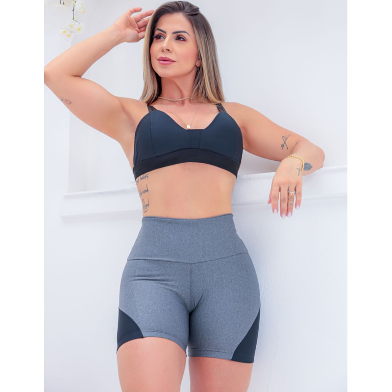 Conjunto Feminino Academia Top com Bojo e Shortinho com Recortes nas Laterais