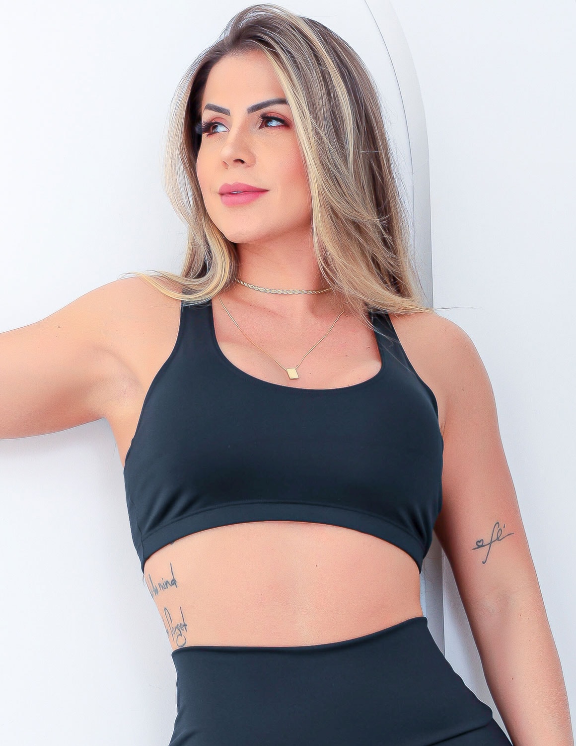 Conjunto Feminino Cropped Fitness com Bojo e Calça Legging com Tule