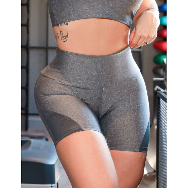 Short Feminino Fitness com Recortes nas Laterais em Cirrê para Academia