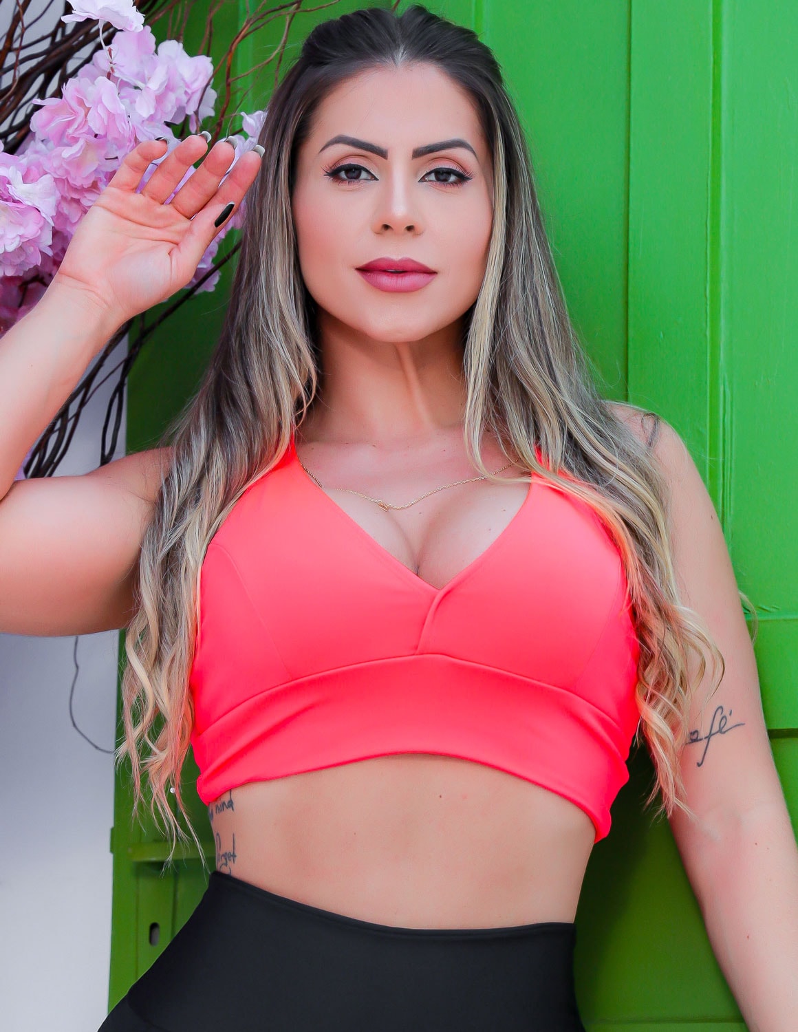 Conjunto Feminino para Academia com Short e Cropped com Bojo