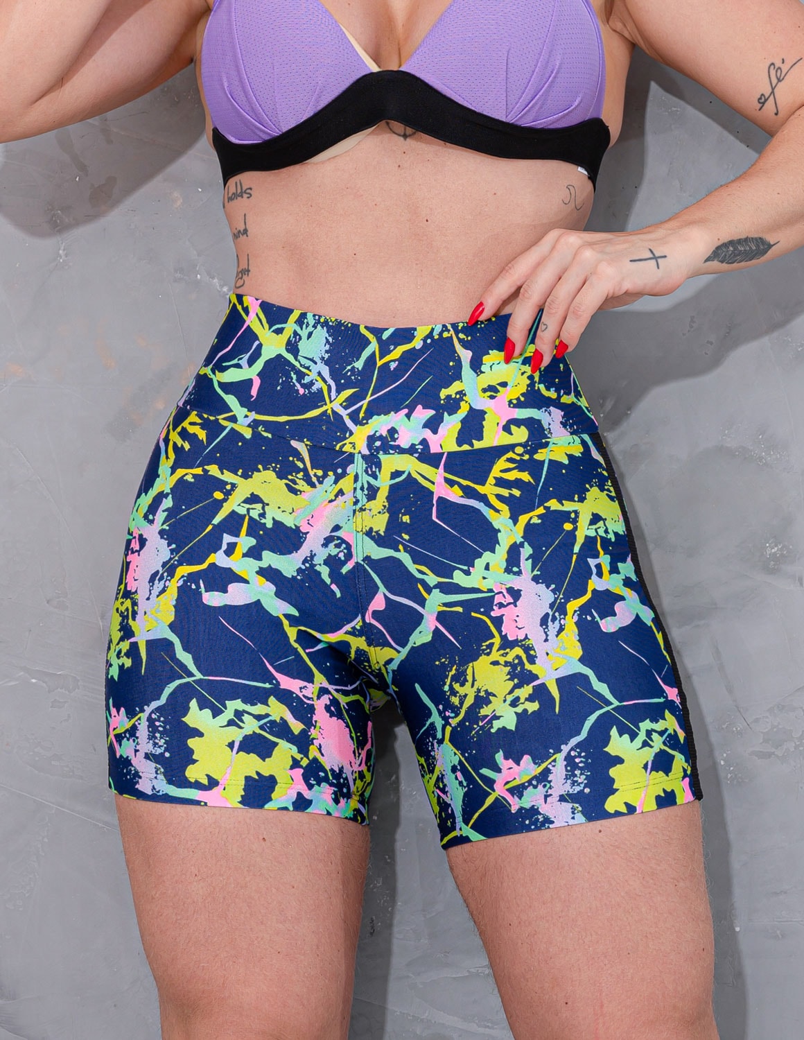 Short Feminino Estampado com Recortes nas Laterais em Tela para Academia