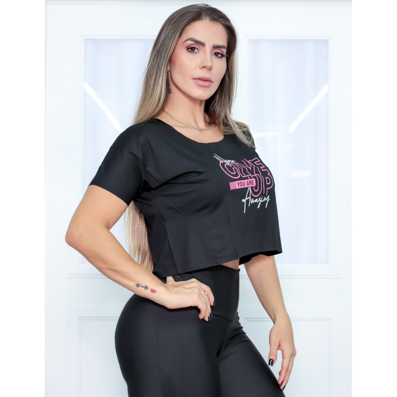 T-Shirt Cropped Feminino Com Estampa e Manguinhas - NEVER GIVE UP YOU ARE AMAZING